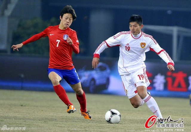 郑凯木带球突破