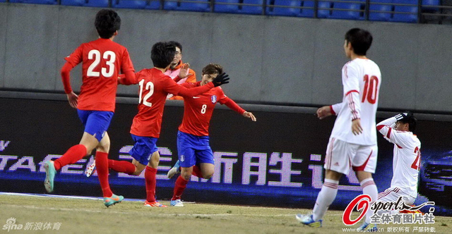 韩国队庆祝进球