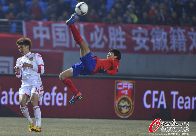 韩国球员精彩倒钩