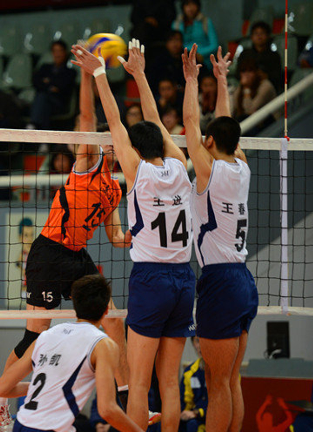 上海0-3河南 河南队员成功拦网