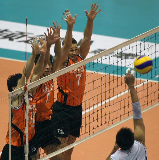 北京3比0辽宁  北京队三人拦网