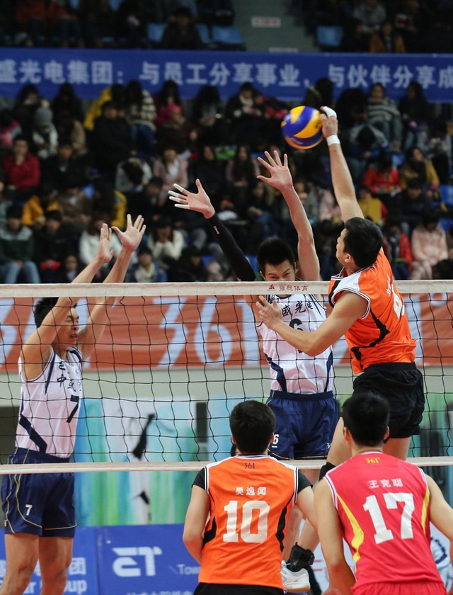 刘庭蔚面对张晨拦网