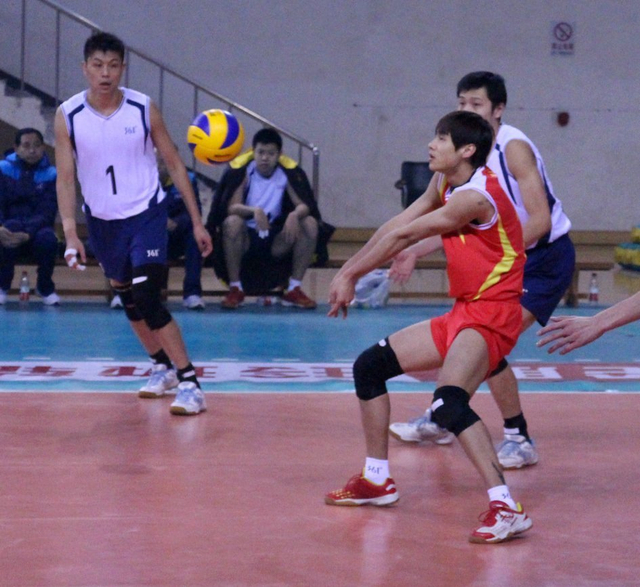 河北潘利洋接发球