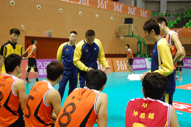 广东男排布置战术