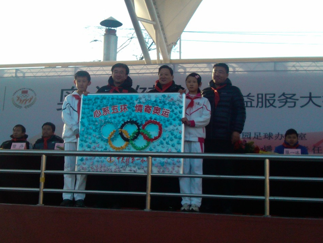 学生用千纸鹤自制五环标志