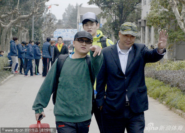 随行人员与记者冲突