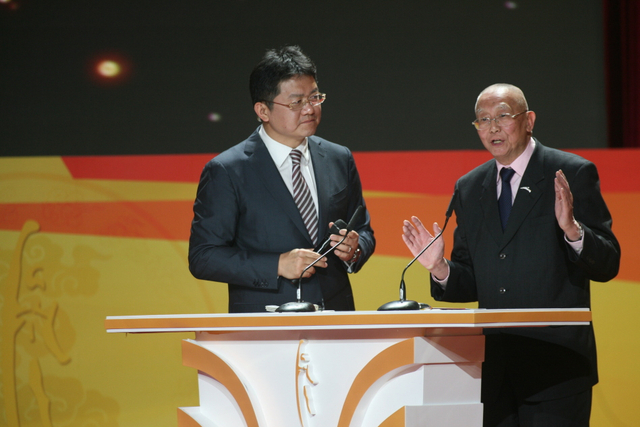 魏纪中揭晓最佳团队奖提名奖