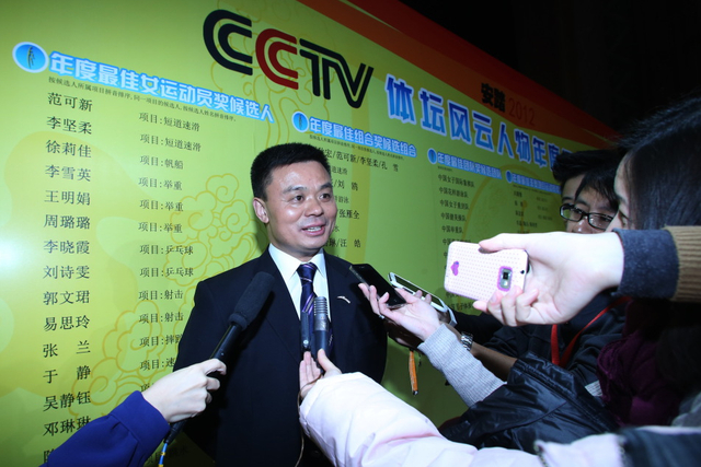 中央电视台体育频道总监江和平接受媒体采访