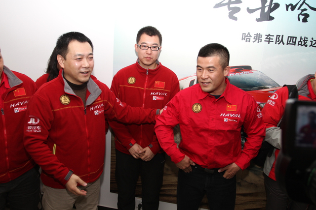 周勇与董明在现场