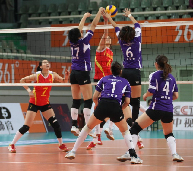 八一3-1上海 朱慧菁与王琳拦网