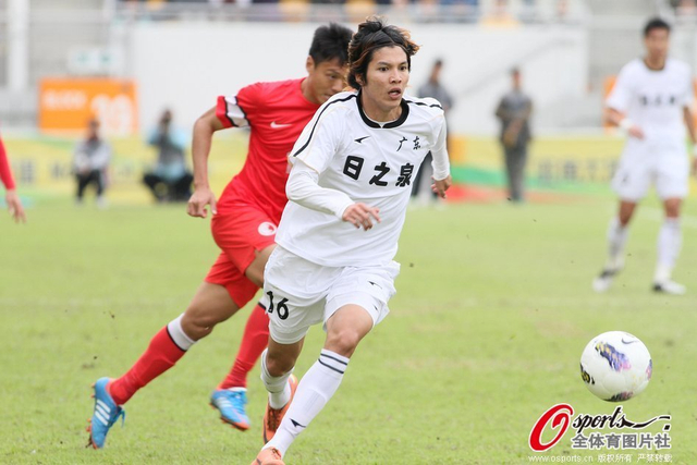 广东队员带球狂奔