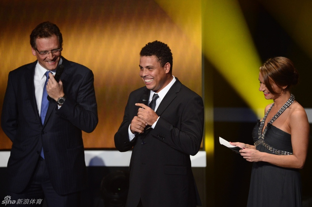 罗纳尔多出席颁奖礼