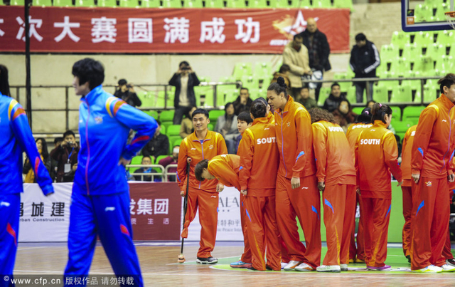 南方明星向独腿励志哥鞠躬