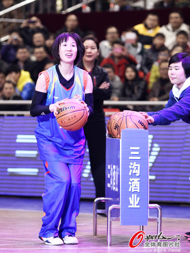 金英裕准备投篮