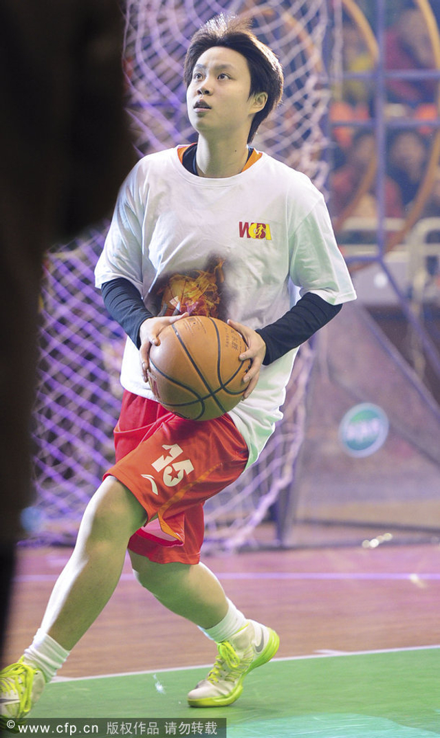 纪妍妍参加技巧赛