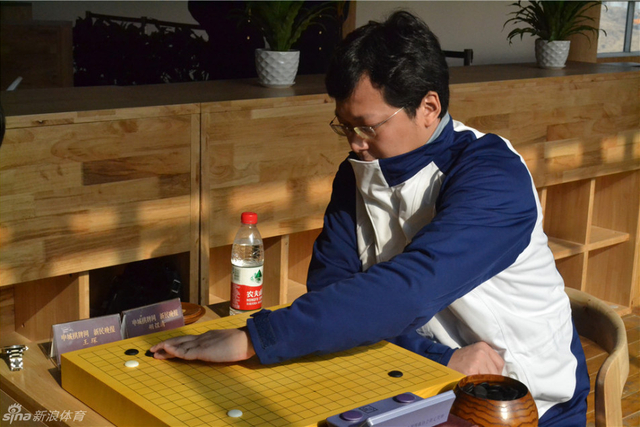 胡煜清霸气落子