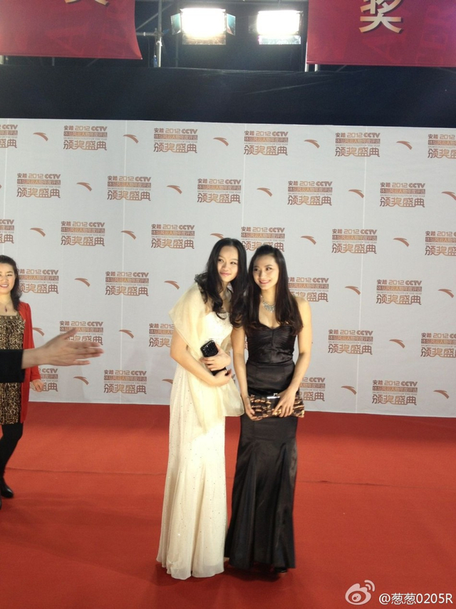 刘鸥与黄雪辰靓丽登场