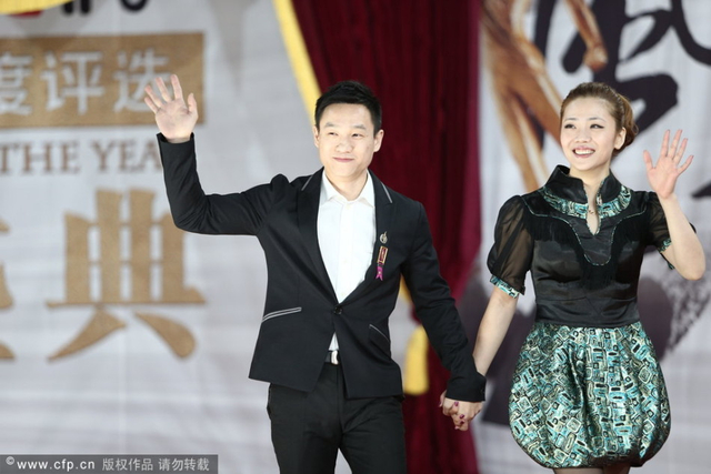 杨威夫妇携手登场