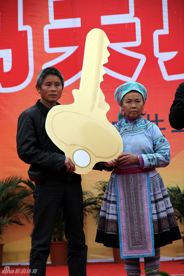 父母展示金钥匙