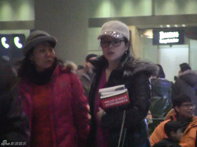 丁俊晖女友和母亲一起