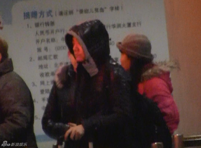 丁俊晖携女友和母亲回京打出租