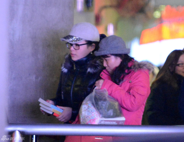 丁俊晖携女友和母亲