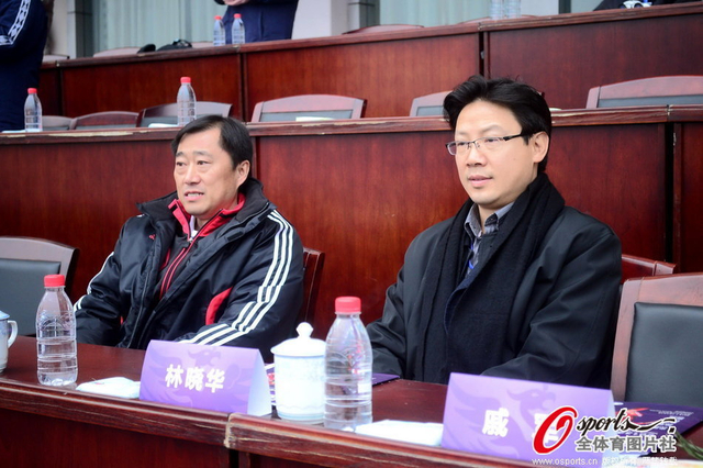 林晓华、于洪臣观战