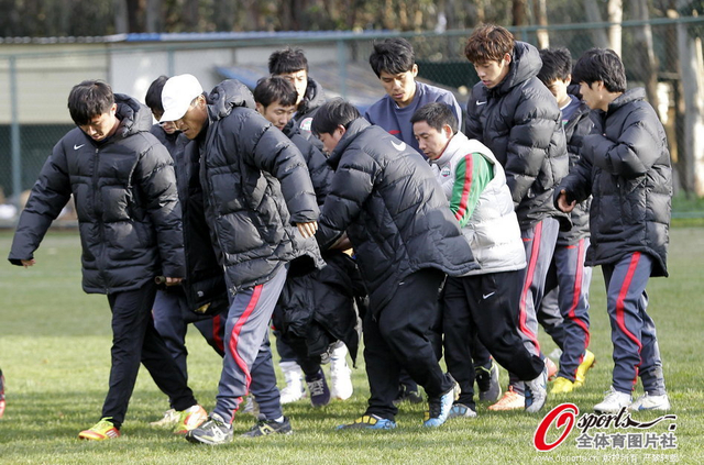 建业队长陆峰断腿