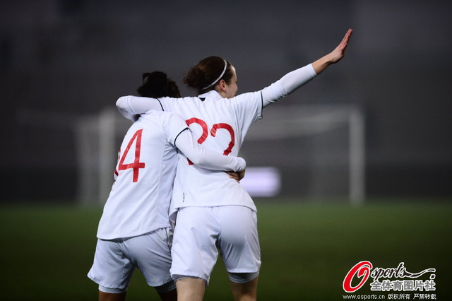 挪威队员庆祝进球