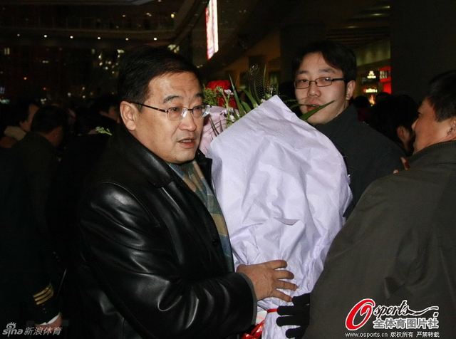 韦迪机场迎接东亚四强赛夺冠的国足