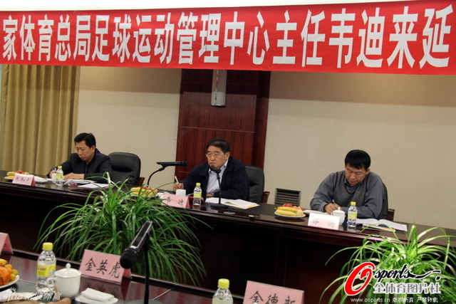 韦迪调研青少年足球