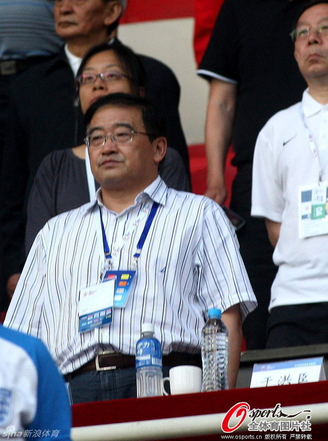 韦迪观战2011女足亚洲杯半决赛