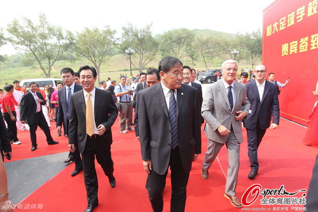 韦迪参加恒大足校开学典礼