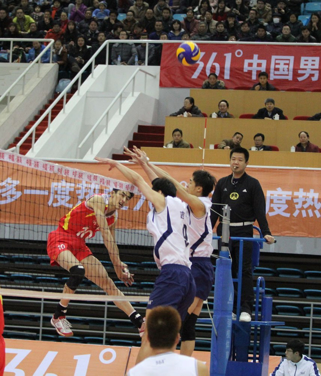 方颖超奋力强攻