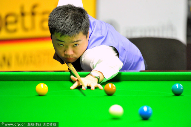 丁俊晖新发型亮相