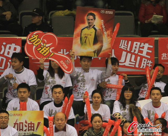 北京男排球迷做客苏州助阵