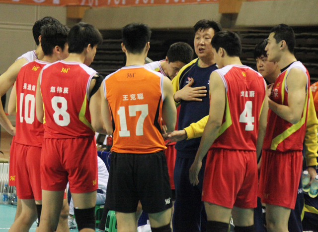 八一男排主帅李海运指挥