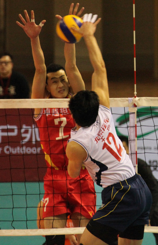 仲为君拦防王琛