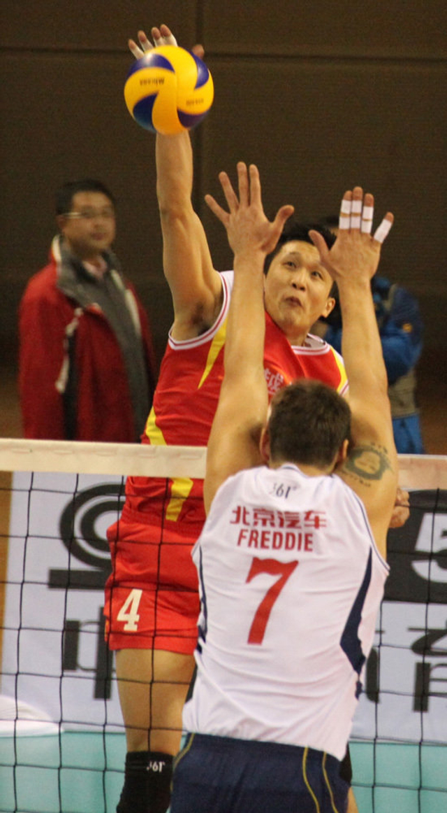八一男排接应刘庭蔚扣球