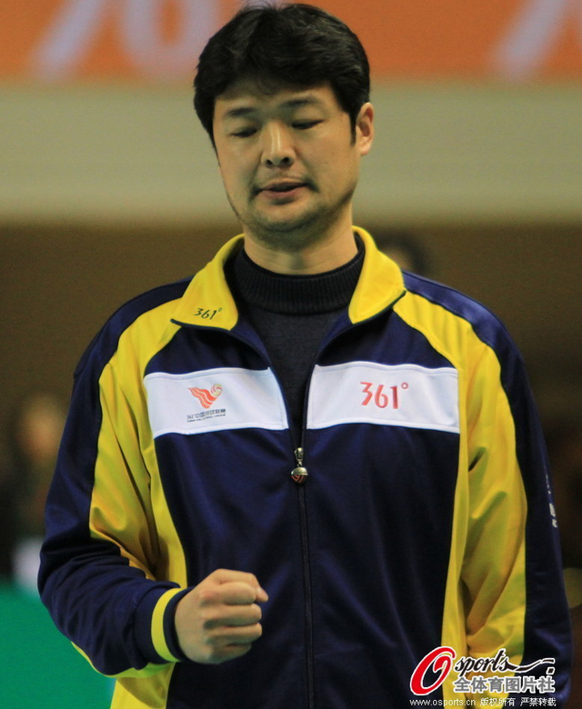 李牧握拳庆祝胜利