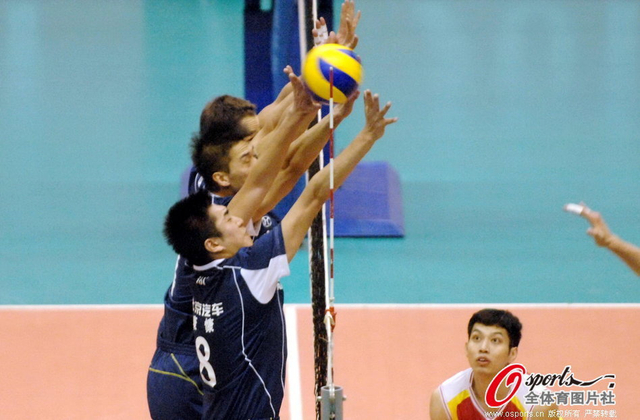 北京男排多人拦网