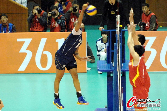 北京男排扣球瞬间