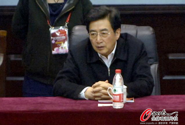 郭金龙聚精会神