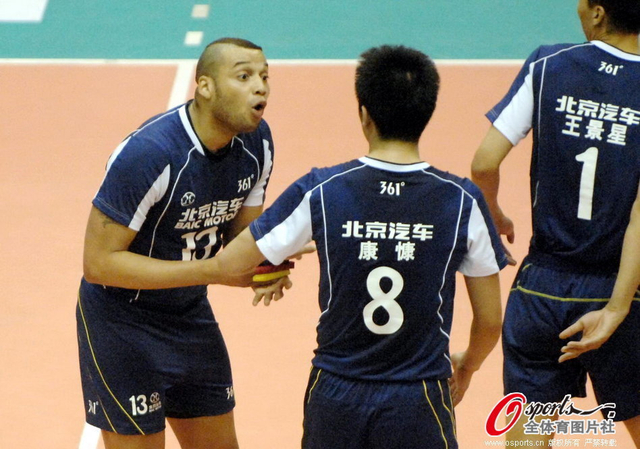 萨尔瓦多鼓励队友