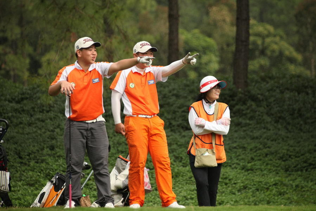 花絮 看，球落水啦!