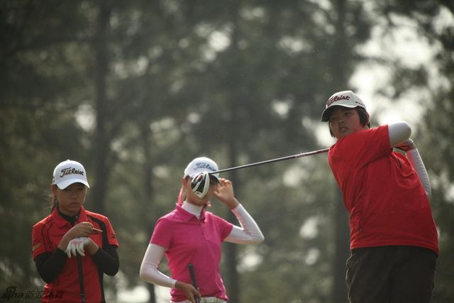 女子季军关汝晴