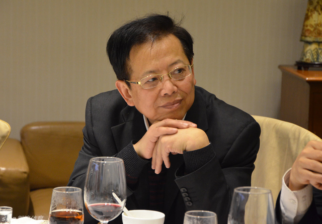 象棋泰斗胡荣华荣光满面