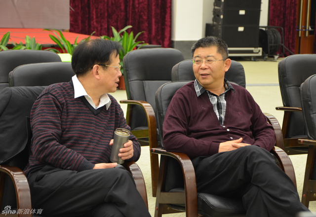 胡荣华李来群现场观战