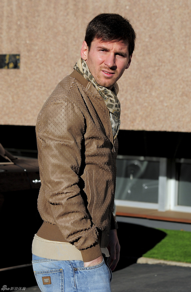 穿休闲装面色红润