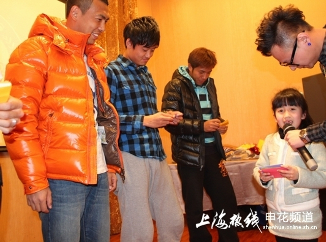 小球迷给球员赠送新年寄语